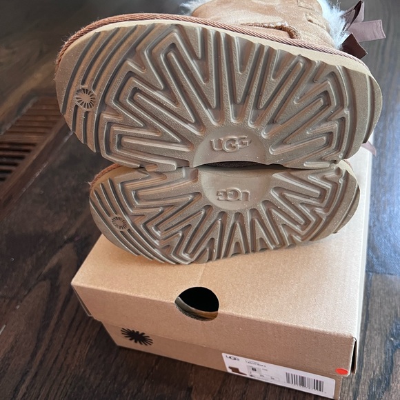 Ugg Toddler Kids T Bailey Bow II Ugg Color Chestnut Brown Suede Size 8 - Picture 5 of 8